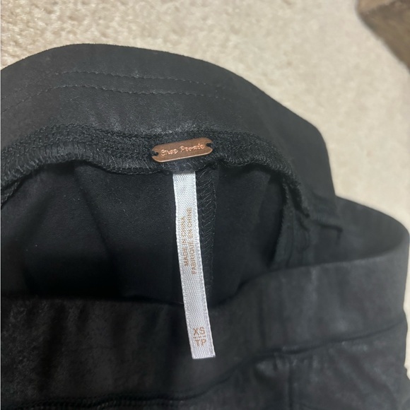 Free People midnight black vegan suede legging ankle pants size XS. Runs large. - Picture 6 of 8